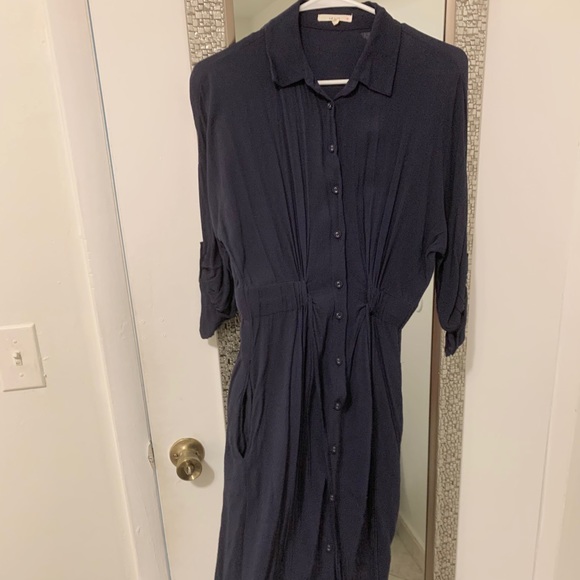 A dress - Picture 2 of 4